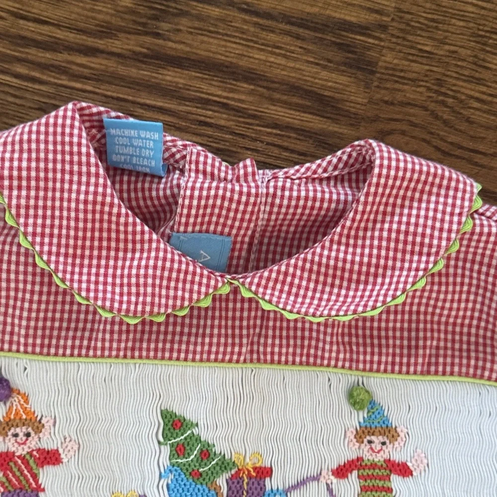Anavini Red Gingham Smocked Embroidered Elf With Toys Dress New And Never Worn - Picture 9 of 15